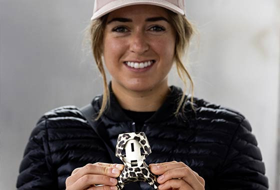 Tatum Monod Tatum Monod holding her cheetah binding